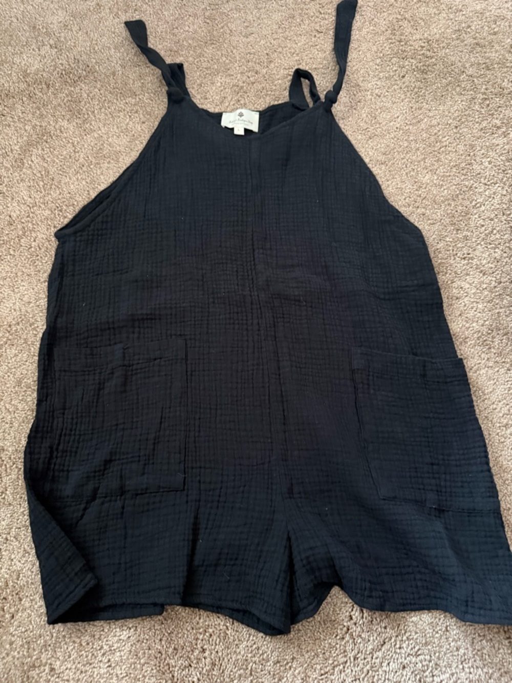 Betsey's Boutique- black Gauze Romper - size large